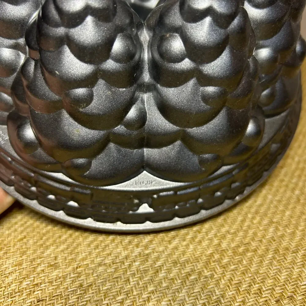 Nordic Ware Holiday Tree Bundt Pan Forest Cake Mold Aluminum